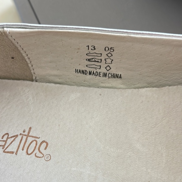 Pazitos Big Girls Silver Silk Flower Slip On Dress Flats-Size 36 (US Size 4) - Picture 4 of 11